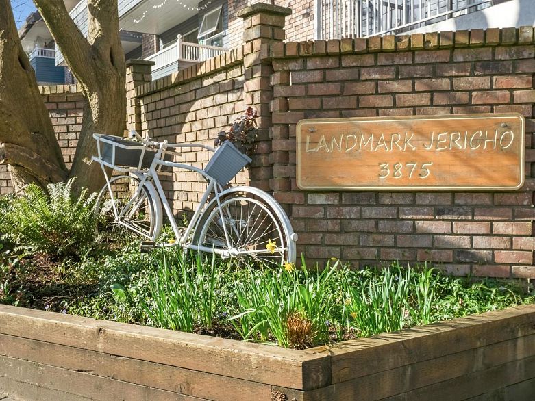 305 3875 W 4th Avenue