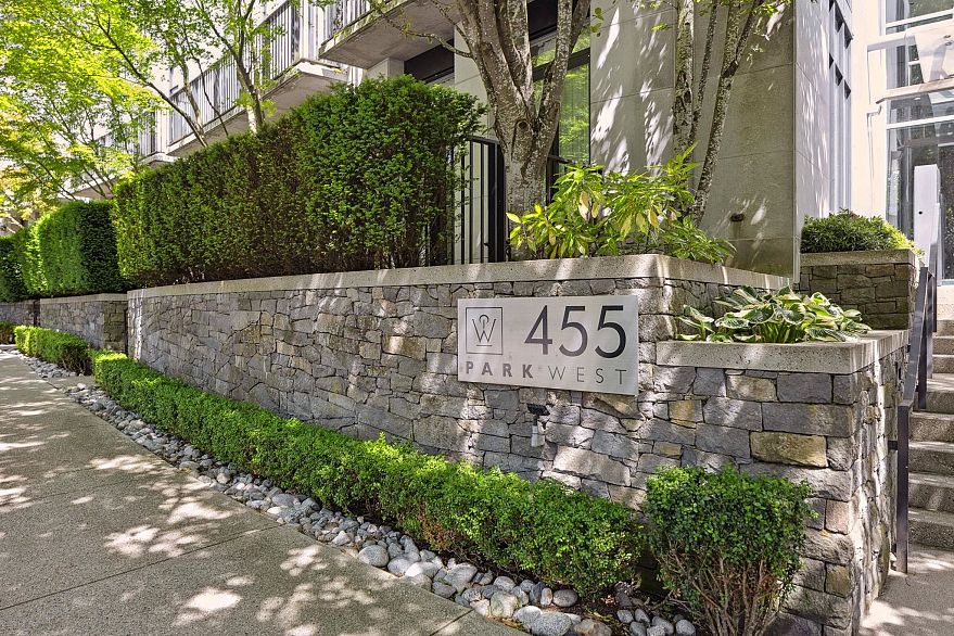 2502 455 Beach Crescent