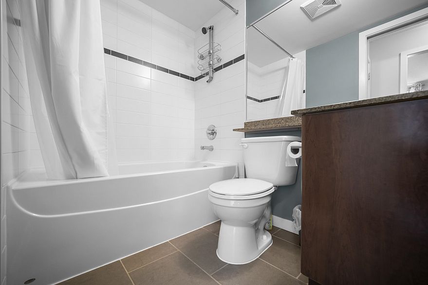 501 618 Abbott Street