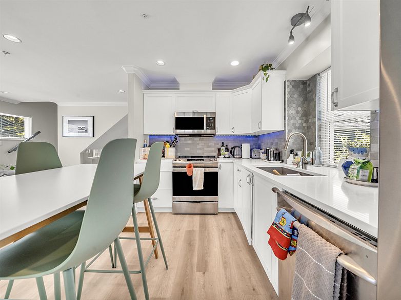 1089 E King Edward Avenue