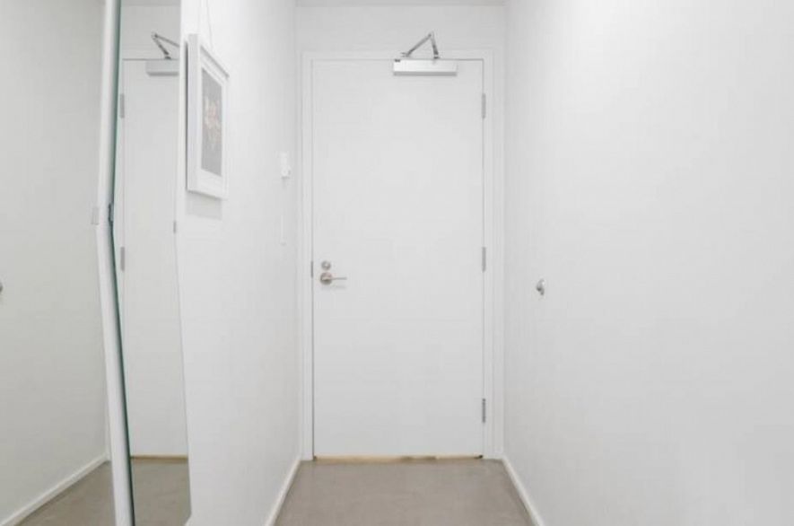 701 219 E Georgia Street