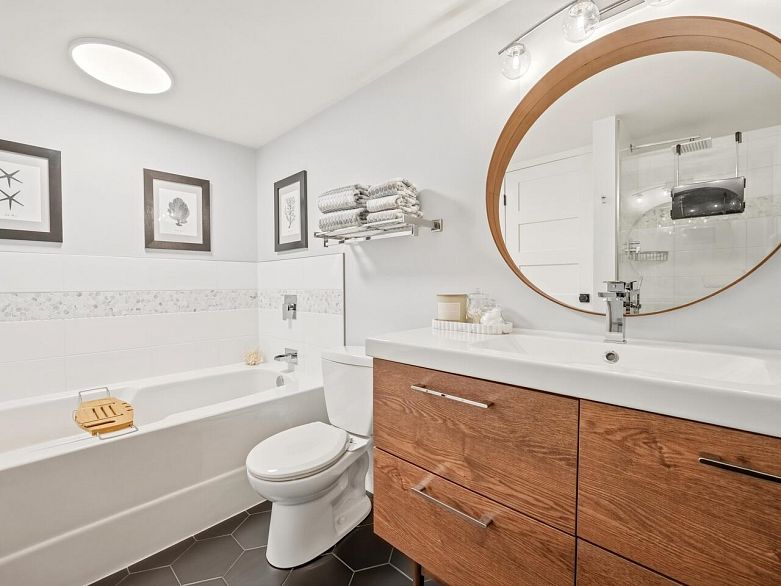 1107 3061 E Kent Avenue North