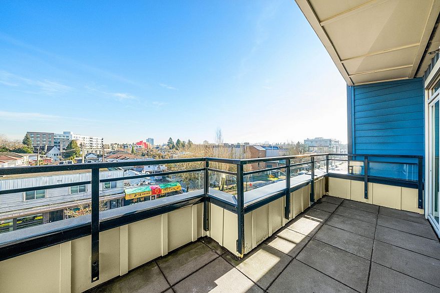 PH8 688 E 17th Avenue