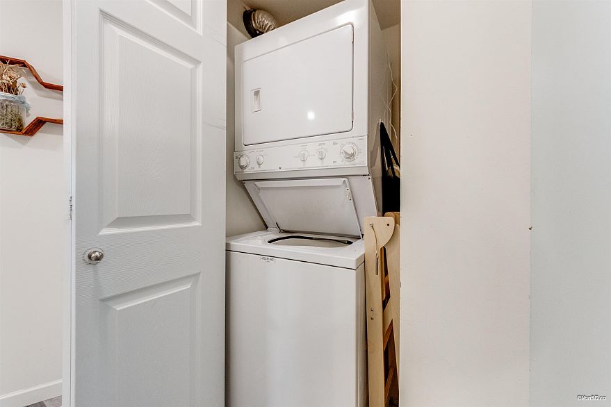 212 3278 Heather Street