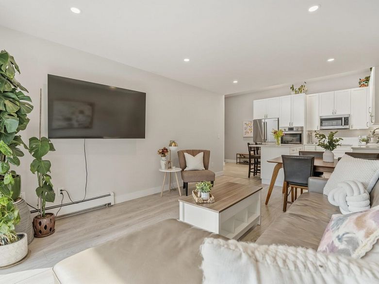 305 3875 W 4th Avenue