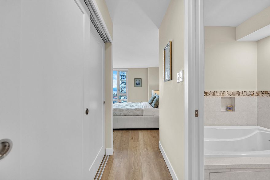 1002 1020 Harwood Street