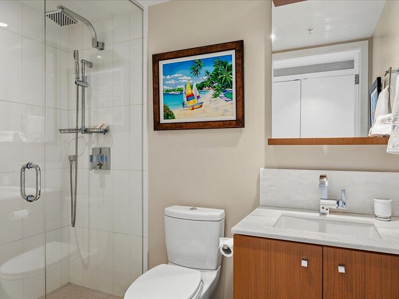 2902 1028 Barclay Street