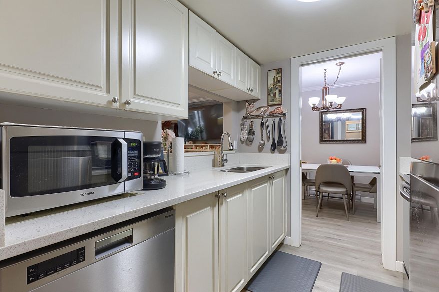 17 2885 E Kent Avenue North