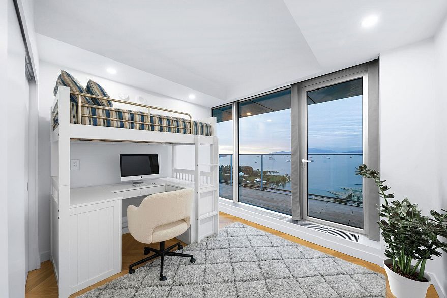 5702 1480 Howe Street