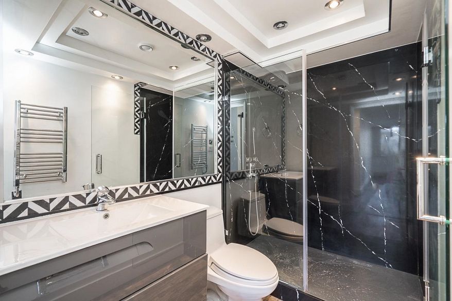 204 1740 Comox Street