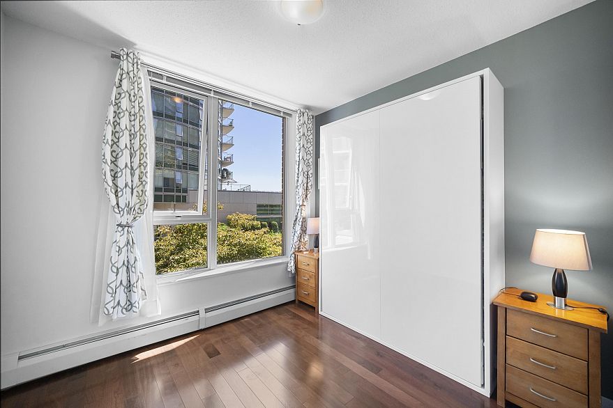 501 618 Abbott Street