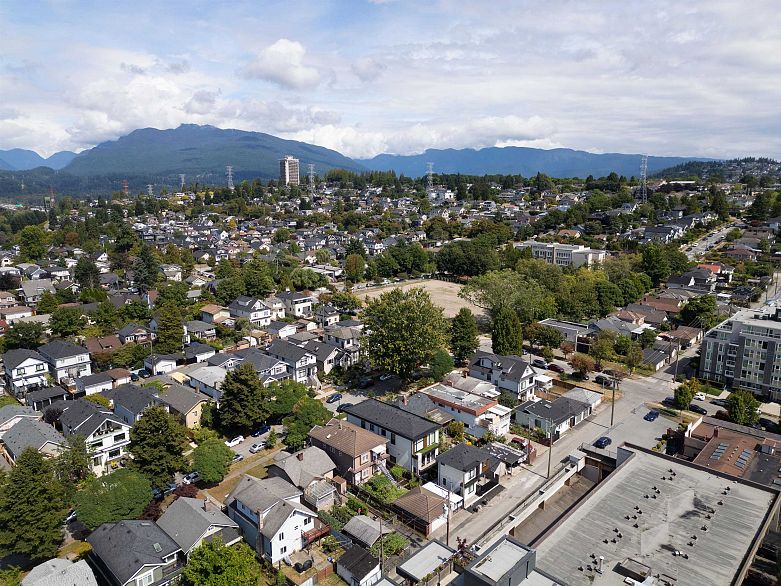 2 3466 Franklin Street