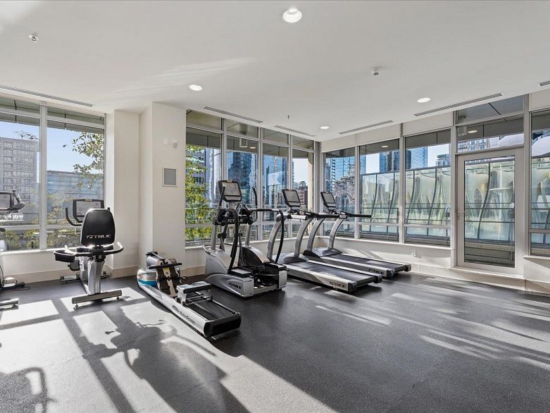 2902 1028 Barclay Street