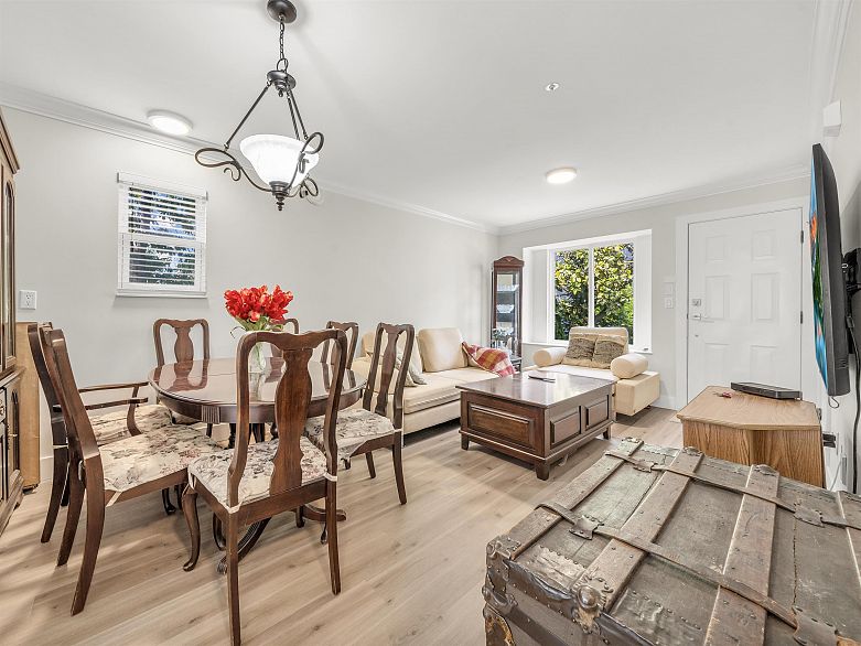 1089 E King Edward Avenue