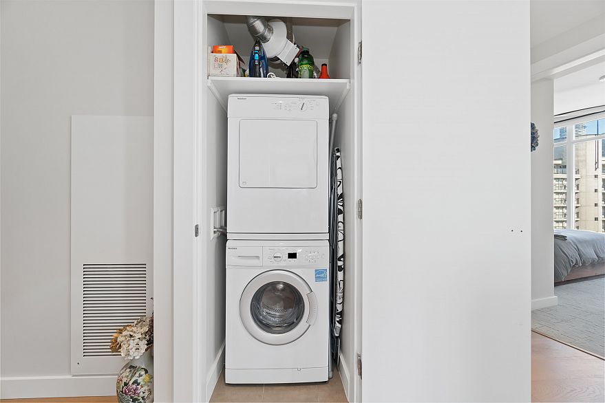 1205 1372 Seymour Street