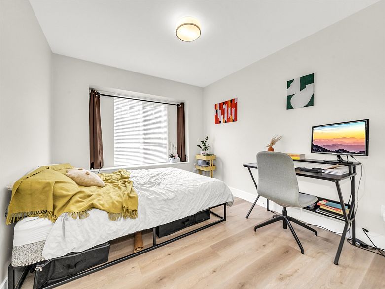 1089 E King Edward Avenue