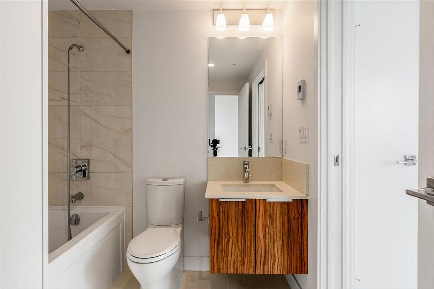 3505 1283 Howe Street