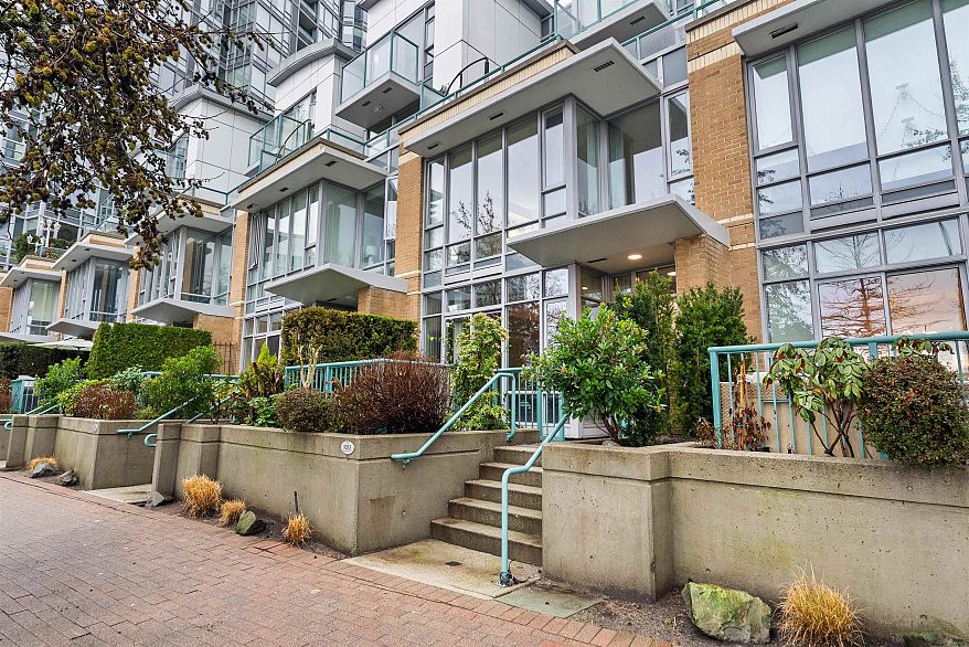 1053 Marinaside Crescent