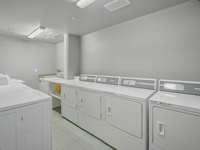 305 3875 W 4th Avenue