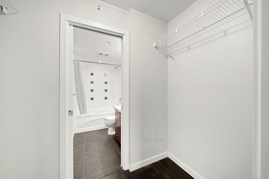 1615 938 Smithe Street