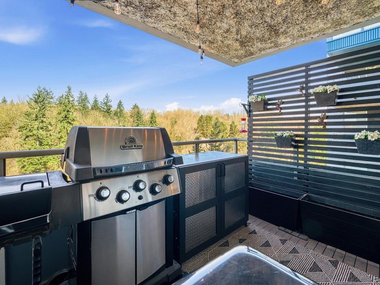 1107 3061 E Kent Avenue North