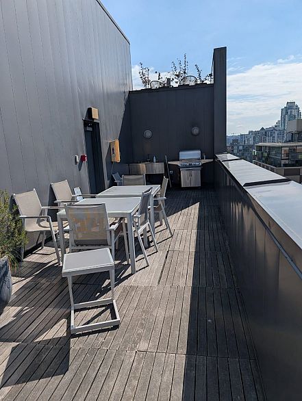 701 219 E Georgia Street