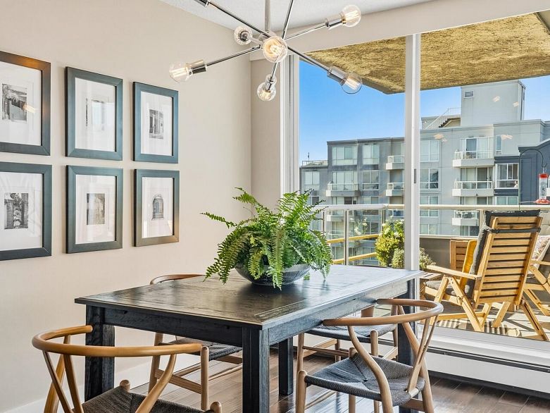 1107 3061 E Kent Avenue North