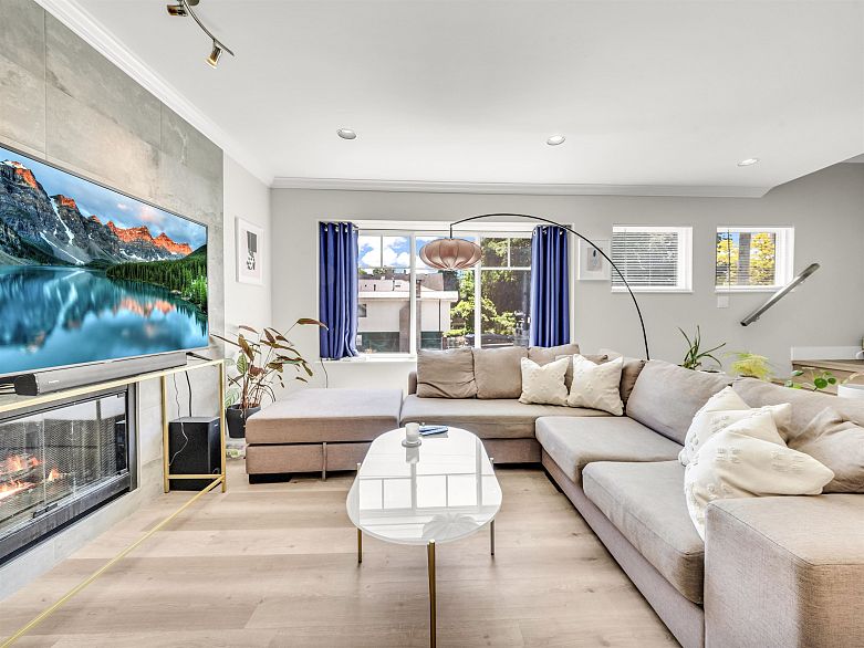 1089 E King Edward Avenue