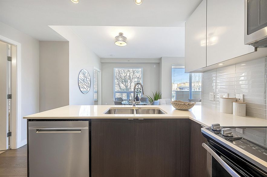 306 688 E 19th Avenue