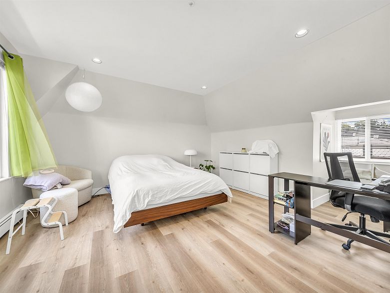 1089 E King Edward Avenue