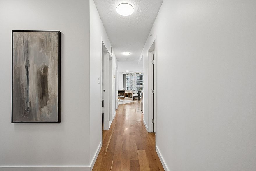 2502 455 Beach Crescent