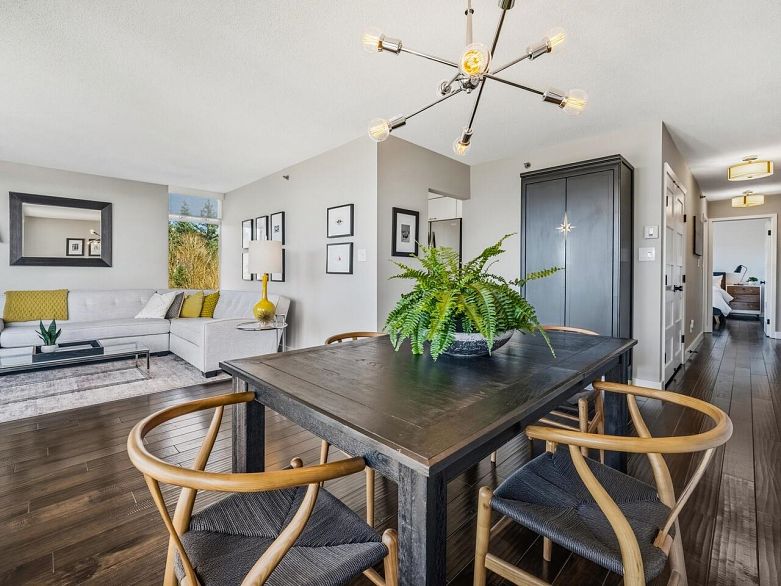 1107 3061 E Kent Avenue North