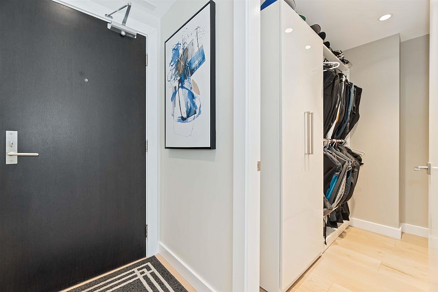 1205 1372 Seymour Street