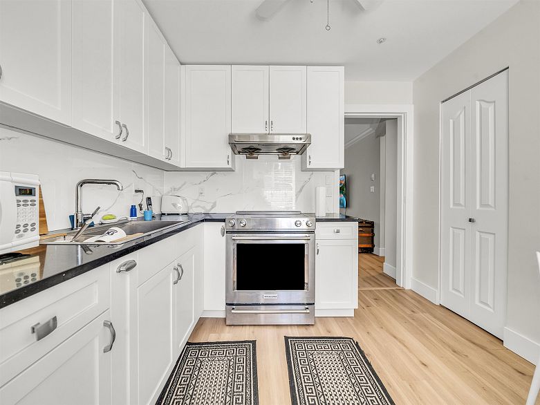 1089 E King Edward Avenue