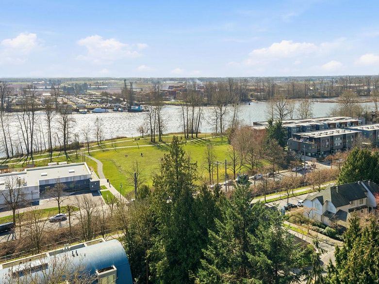 1107 3061 E Kent Avenue North