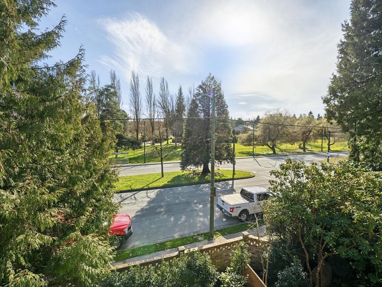 305 3875 W 4th Avenue