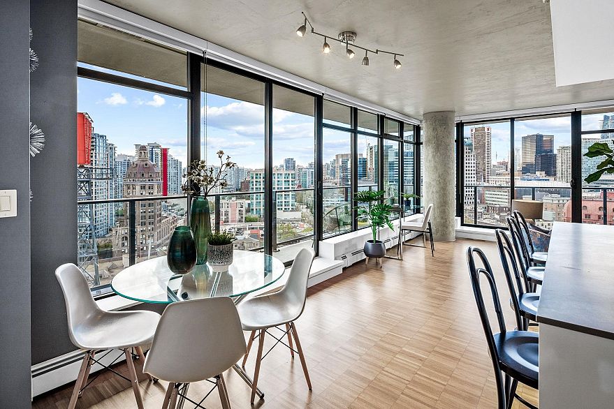 2105 108 W Cordova Street