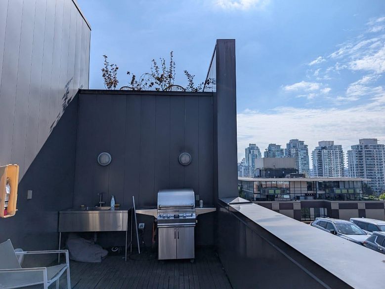 701 219 E Georgia Street