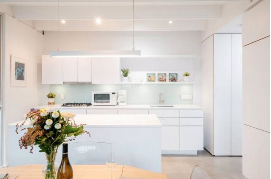 701 219 E Georgia Street