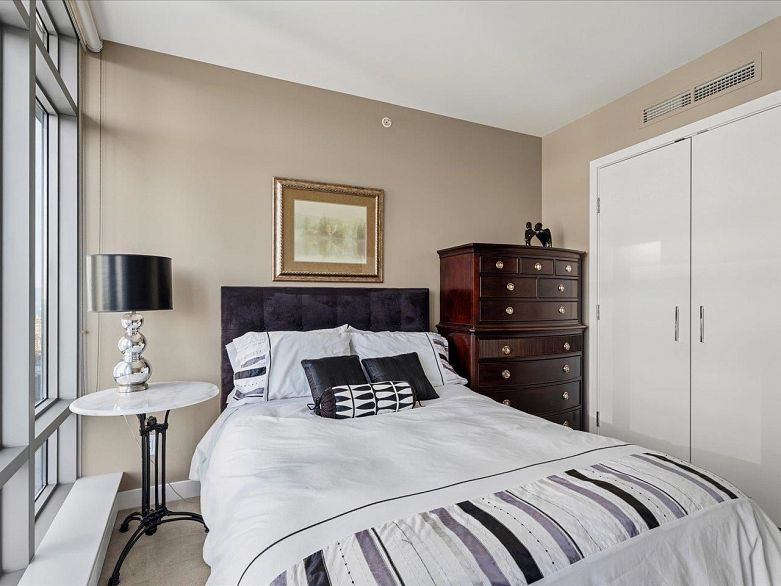 2902 1028 Barclay Street