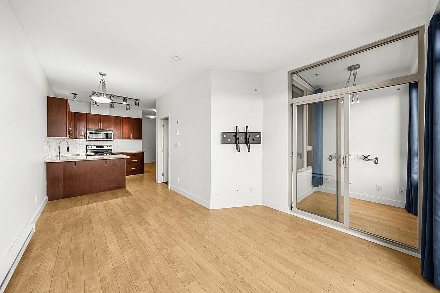 PH8 688 E 17th Avenue