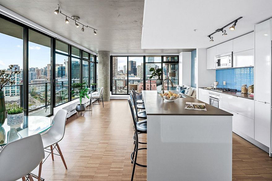 2105 108 W Cordova Street