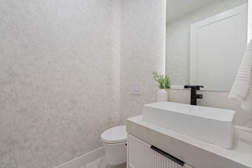 1 2846 W 12th Avenue