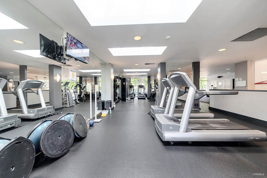 1506 583 Beach Crescent