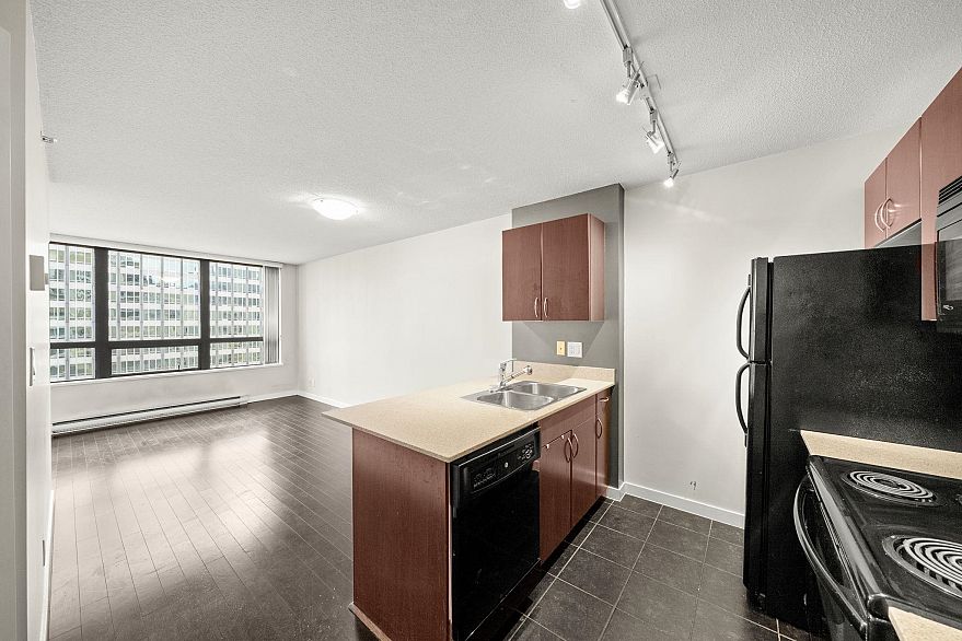 1615 938 Smithe Street