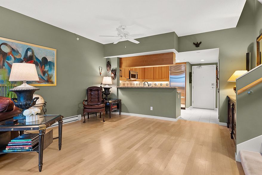 1053 Marinaside Crescent