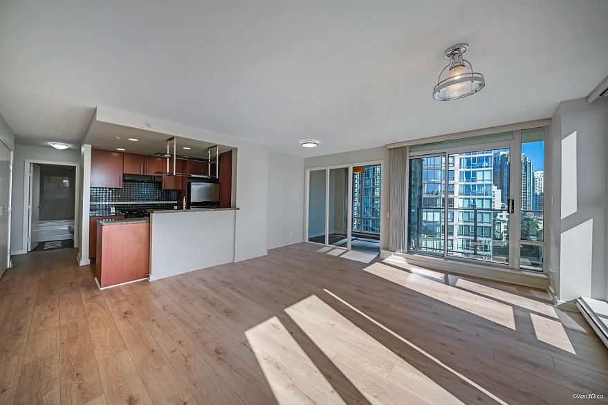 1506 583 Beach Crescent