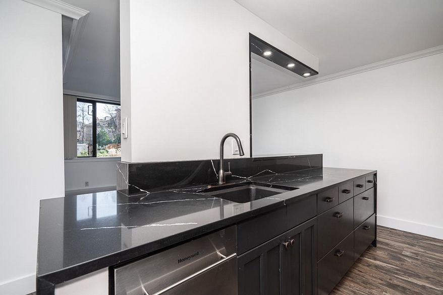 204 1740 Comox Street