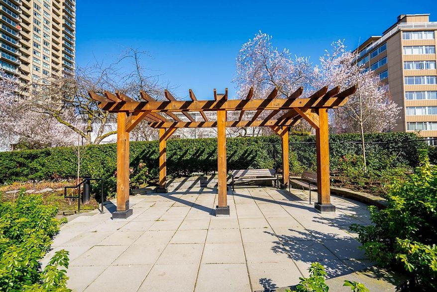 204 1740 Comox Street