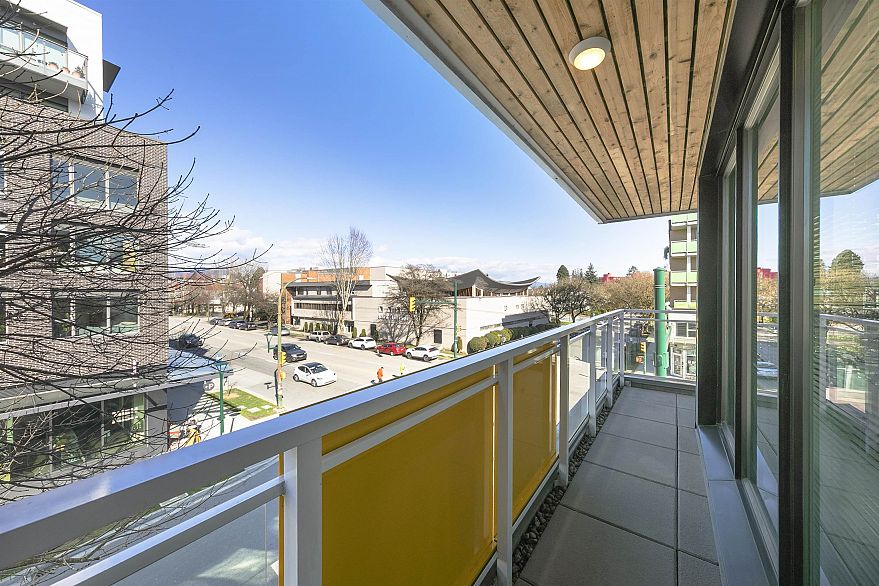 306 688 E 19th Avenue